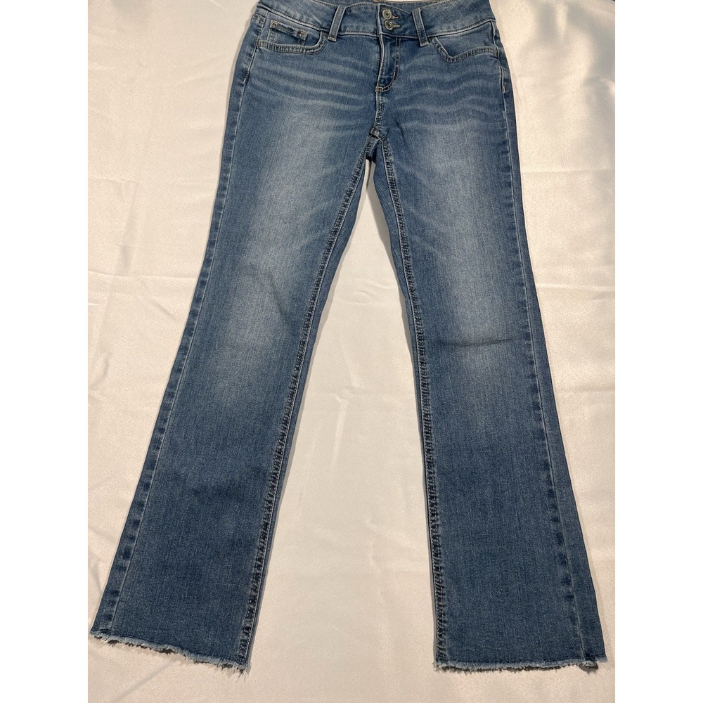SO Jeans Women's Medium Wash Straight Cut Off 28 X 28